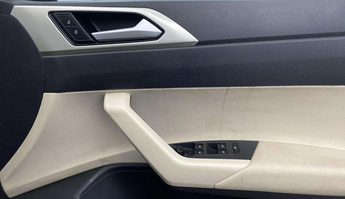 2023 Volkswagen VIRTUS TOPLINE TSI 1.0 MT, Petrol, Manual, 26,691 km, Driver Side Door Panels Control