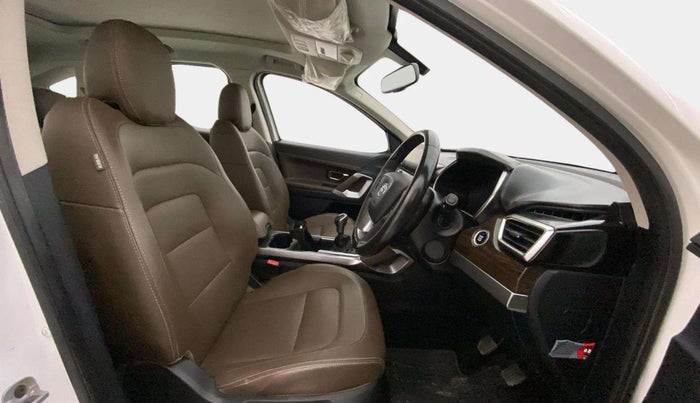 2022 Tata Harrier XZ PLUS 2.0L, Diesel, Manual, 71,678 km, Right Side Front Door Cabin