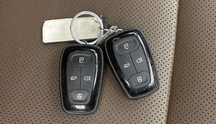 2022 Tata Harrier XZ PLUS 2.0L, Diesel, Manual, 71,678 km, Key Close Up