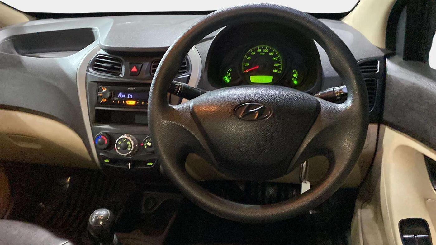 2016 Hyundai Eon ERA +, Petrol, Manual, 35,990 km, Steering Wheel Close Up