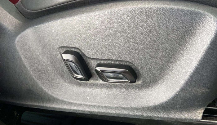 2022 MG ASTOR SAVVY 1.3 TURBO AT S RED, Petrol, Automatic, 12,190 km, Driver Side Adjustment Panel