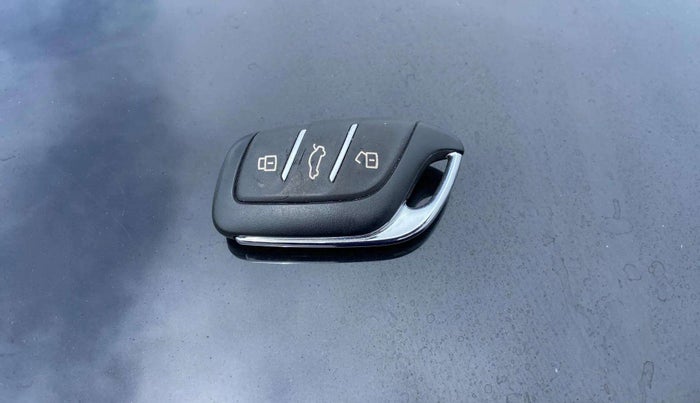 2022 MG ASTOR SAVVY 1.3 TURBO AT S RED, Petrol, Automatic, 12,190 km, Key Close Up