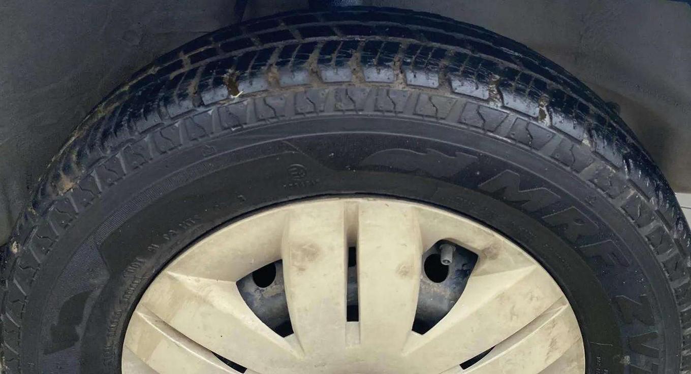2013 Maruti Alto 800 LXI, Petrol, Manual, 25,929 km, Right Front Tyre Tread