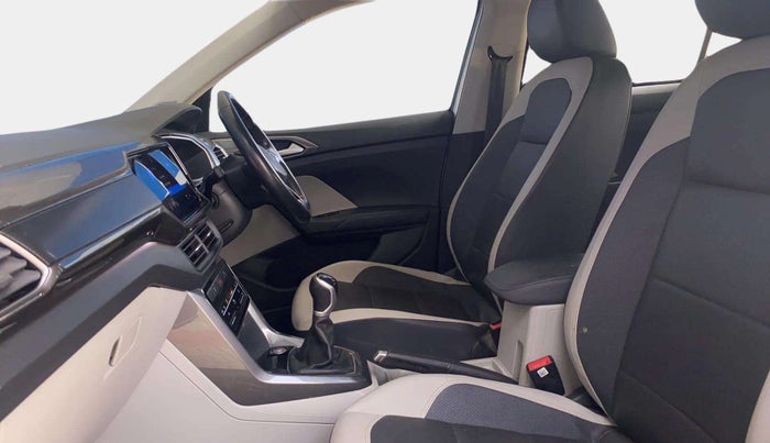 2022 Volkswagen TAIGUN TOPLINE 1.0 TSI MT, Petrol, Manual, 66,936 km, Right Side Front Door Cabin