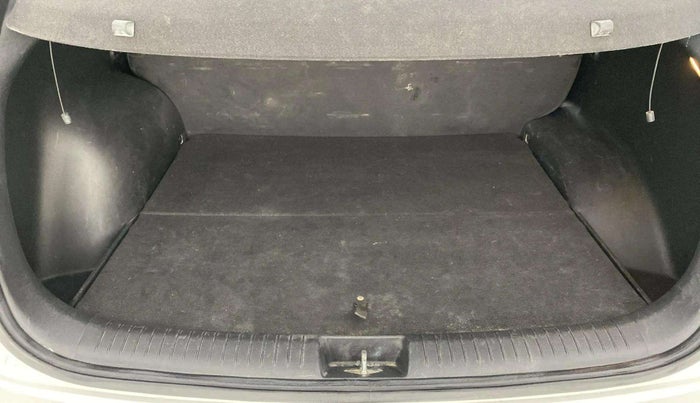 2016 Hyundai Creta SX 1.6 DIESEL, Diesel, Manual, 38,584 km, Boot Inside