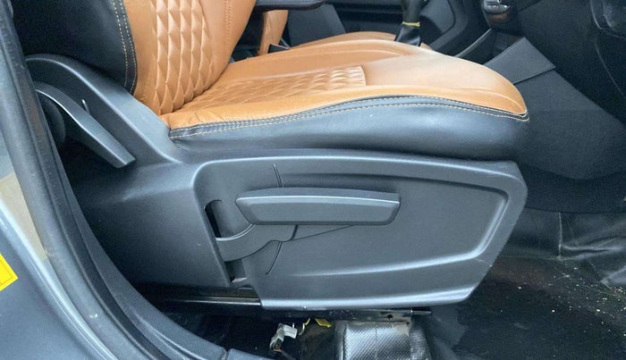 2023 Tata PUNCH ACCOMPLISHED MT CNG, CNG, Manual, 37,641 km, Driver Side Adjustment Panel