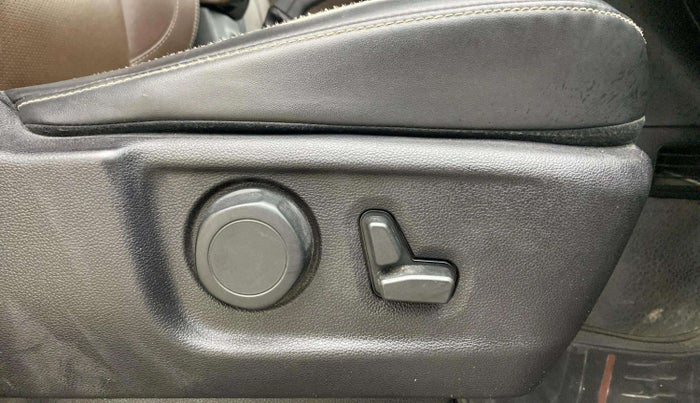2023 Mahindra SCORPIO-N Z8 L DIESEL MT 2WD 7 STR, Diesel, Manual, 68,346 km, Driver Side Adjustment Panel