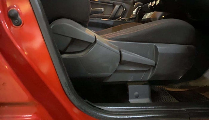 2022 Renault Kiger RXZ TURBO CVT DUAL TONE, Petrol, Automatic, 58,023 km, Driver Side Adjustment Panel