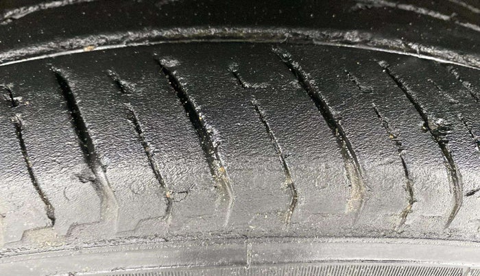 2021 Nissan MAGNITE XE, Petrol, Manual, 20,443 km, Left Front Tyre Tread