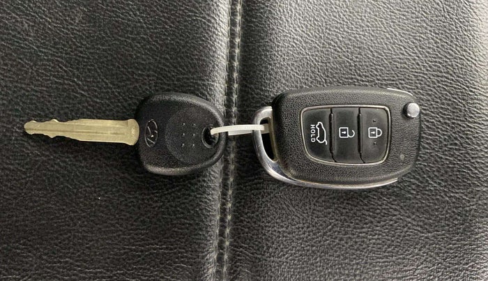 2021 Hyundai VENUE S 1.0 TURBO IMT, Petrol, Manual, 48,892 km, Key Close Up