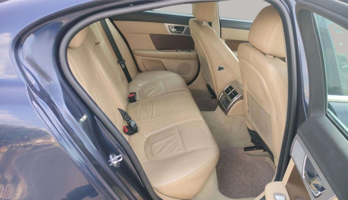 2015 Jaguar XF 2.2 DIESEL LUXURY, Diesel, Automatic, 57,159 km, Right Side Rear Door Cabin