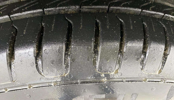 2021 Maruti IGNIS ZETA 1.2, Petrol, Manual, 75,064 km, Right Front Tyre Tread