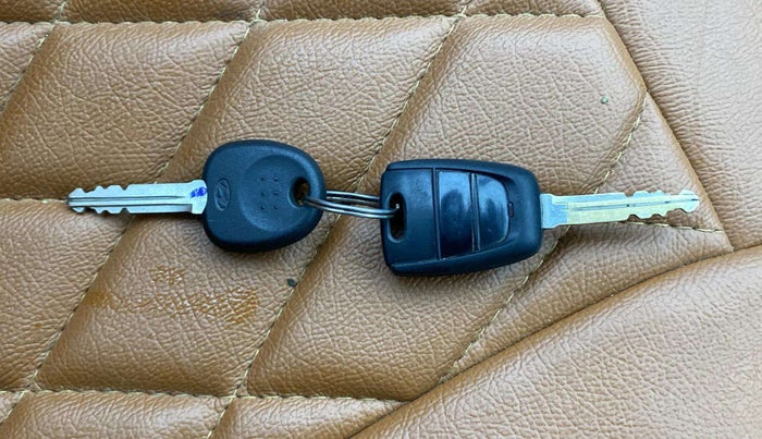 2020 Hyundai NEW SANTRO SPORTZ MT, Petrol, Manual, 37,457 km, Key Close Up