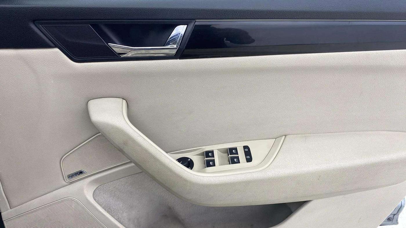 2018 Skoda Superb L&K 1.8 TSI AT, Petrol, Automatic, 61,153 km, Driver Side Door Panels Control