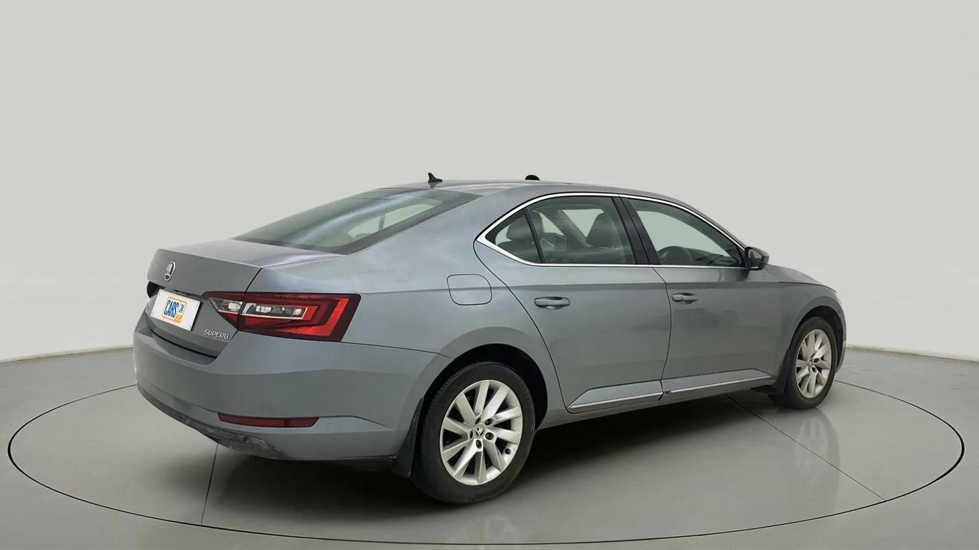2018 Skoda Superb L&K 1.8 TSI AT, Petrol, Automatic, 61,153 km, Right Back Diagonal