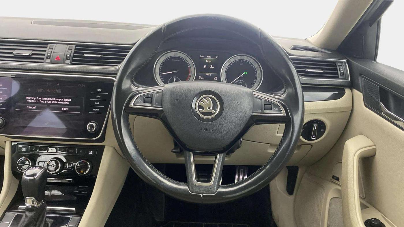 2018 Skoda Superb L&K 1.8 TSI AT, Petrol, Automatic, 61,153 km, Steering Wheel Close Up