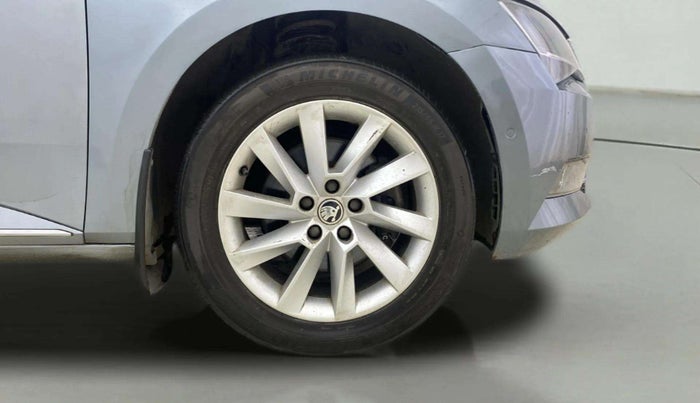 2018 Skoda Superb L&K 1.8 TSI AT, Petrol, Automatic, 60,770 km, Right Front Wheel
