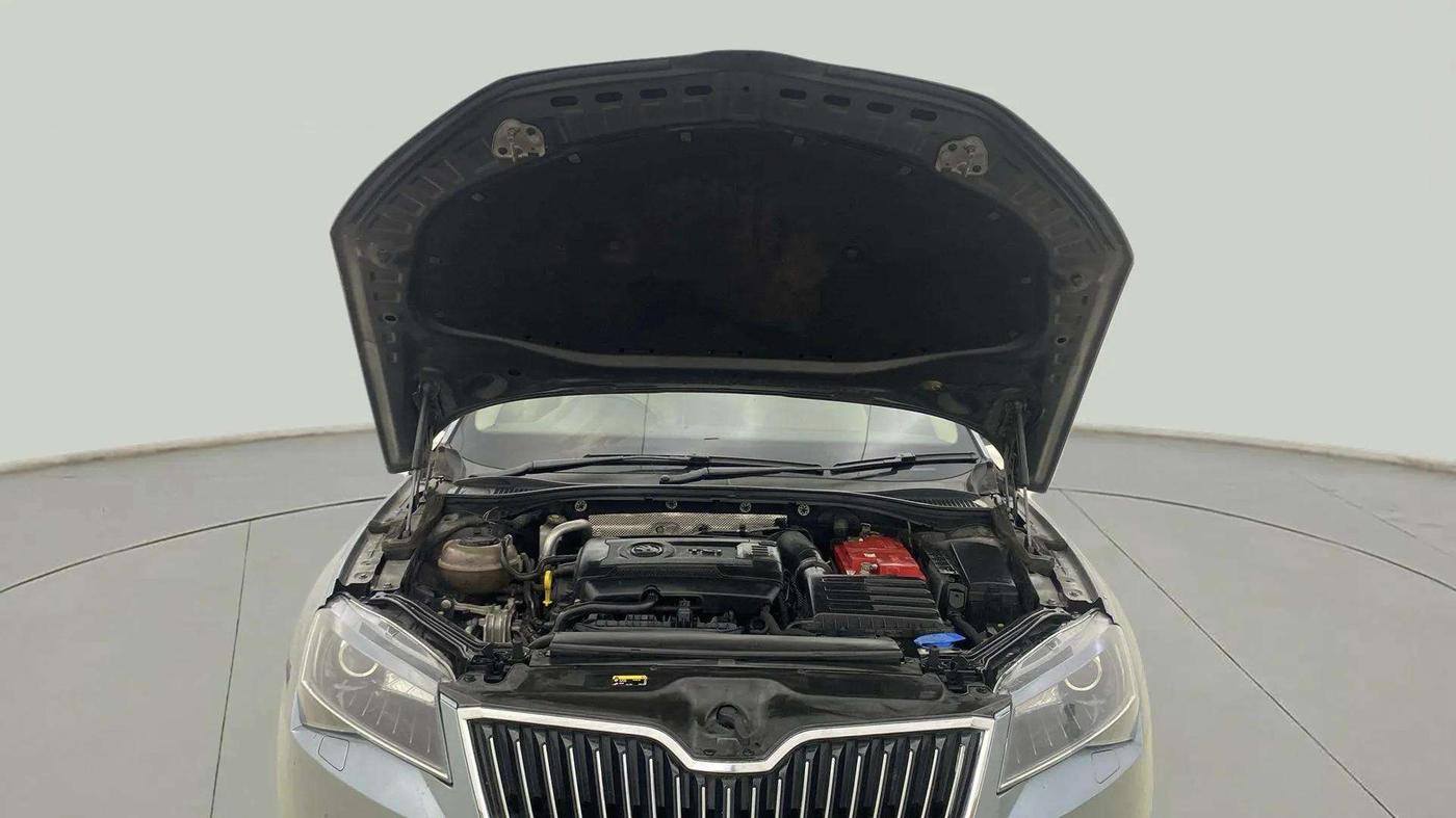 2018 Skoda Superb L&K 1.8 TSI AT, Petrol, Automatic, 61,153 km, Open Bonet