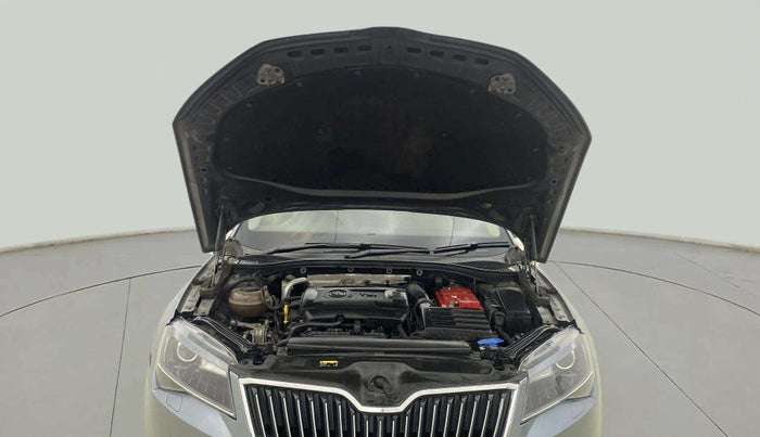 2018 Skoda Superb L&K 1.8 TSI AT, Petrol, Automatic, 60,770 km, Open Bonet