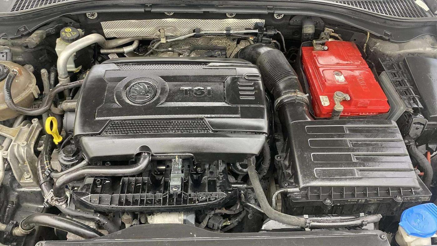 2018 Skoda Superb L&K 1.8 TSI AT, Petrol, Automatic, 61,153 km, Engine View