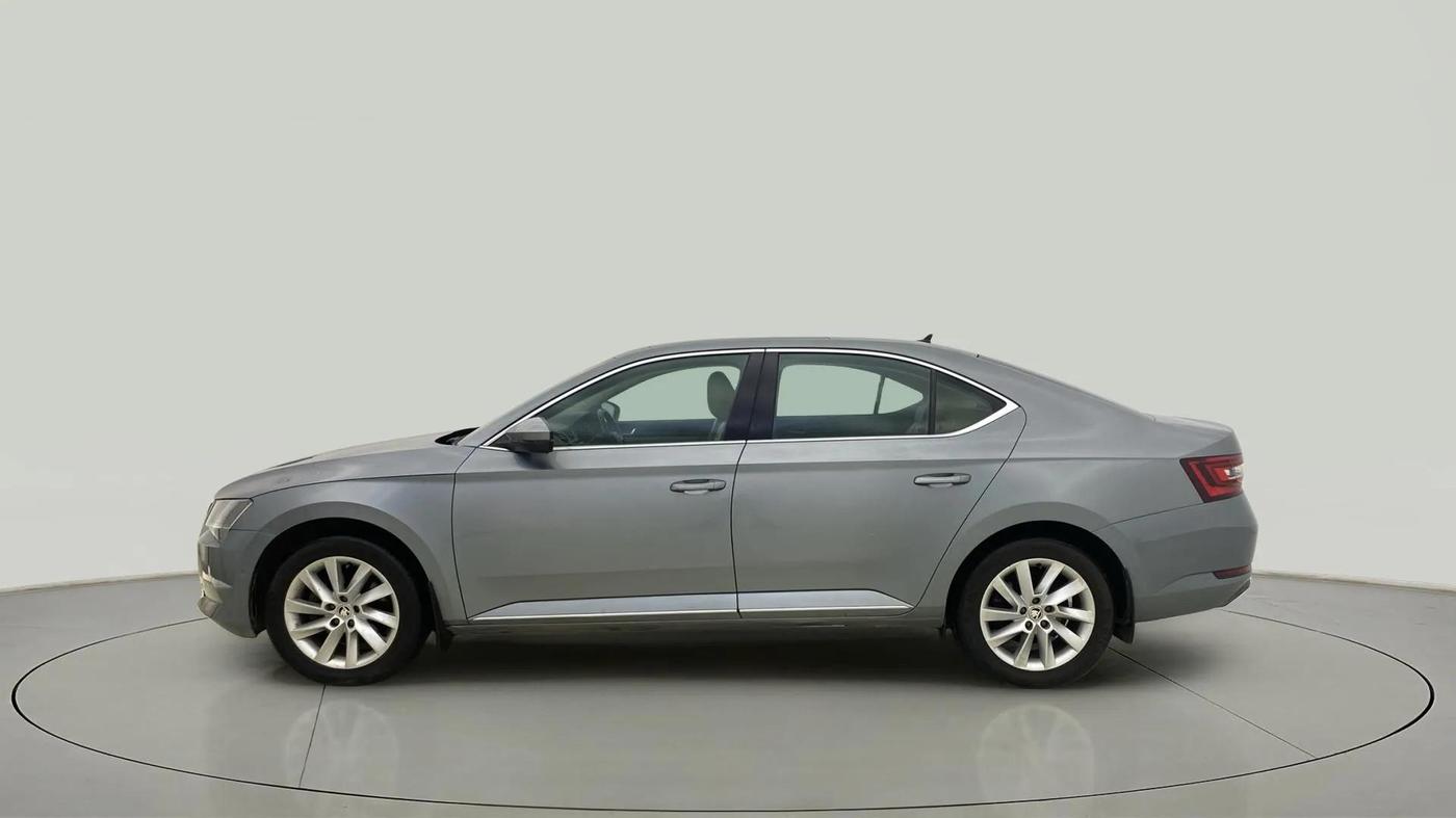 2018 Skoda Superb L&K 1.8 TSI AT, Petrol, Automatic, 61,153 km, Left Side