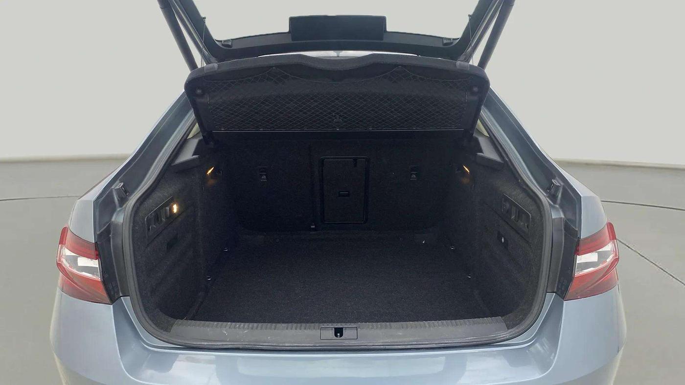 2018 Skoda Superb L&K 1.8 TSI AT, Petrol, Automatic, 61,153 km, Boot Open Zoomed View