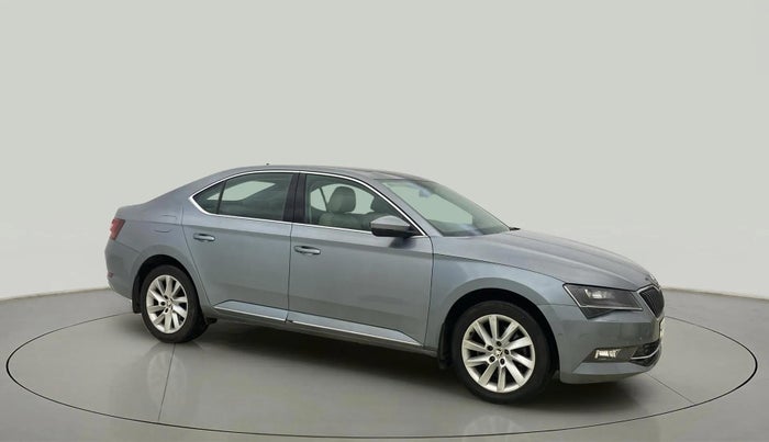 2018 Skoda Superb L&K 1.8 TSI AT, Petrol, Automatic, 60,770 km, Right Front Diagonal
