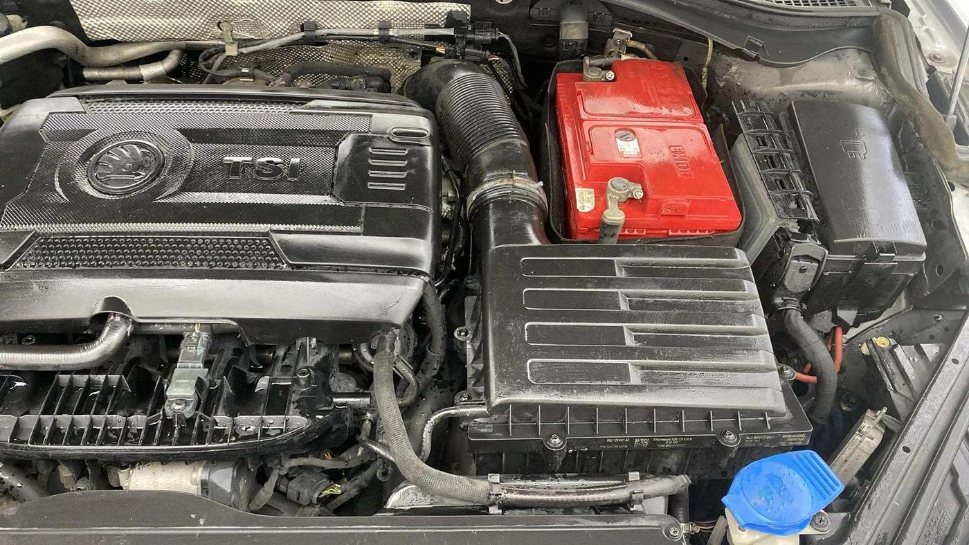 2018 Skoda Superb L&K 1.8 TSI AT, Petrol, Automatic, 61,153 km, Engine View - Left