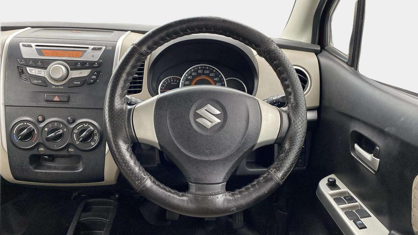 2016 Maruti Wagon R 1.0 VXI, Petrol, Manual, 41,309 km, Steering Wheel Close Up