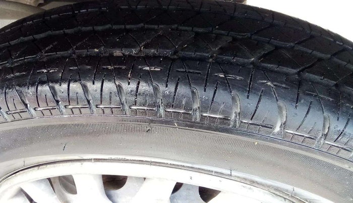2016 Maruti Alto 800 LXI, Petrol, Manual, 65,609 km, Left Rear Tyre Tread