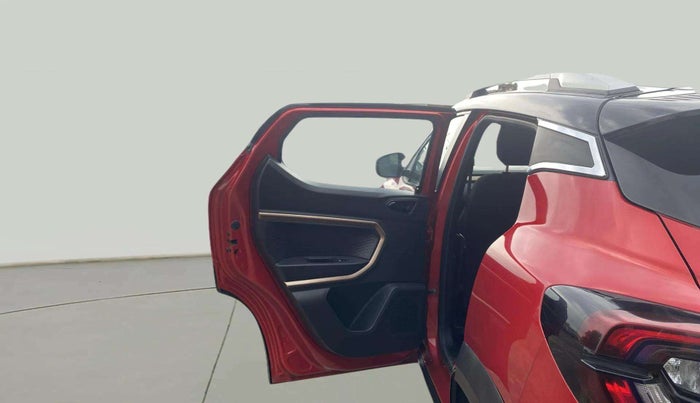 2022 Renault Kiger RXT (O) AMT DUAL TONE, Petrol, Automatic, 35,608 km, LHS Rear Door