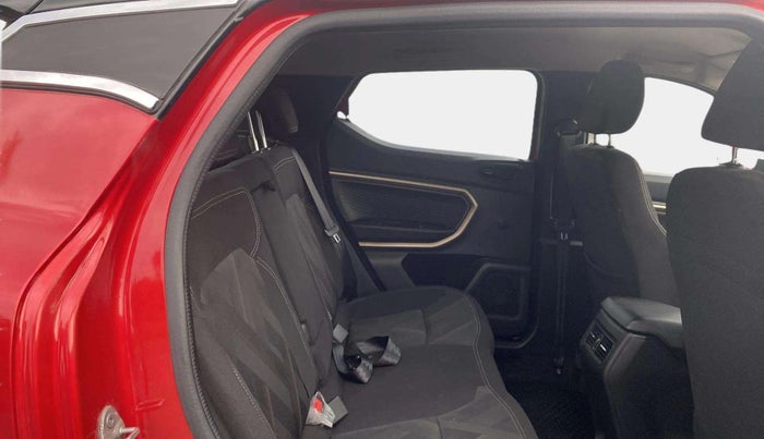 2022 Renault Kiger RXT (O) AMT DUAL TONE, Petrol, Automatic, 35,608 km, Right Side Rear Door Cabin