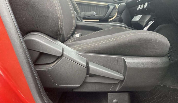 2022 Renault Kiger RXT (O) AMT DUAL TONE, Petrol, Automatic, 35,608 km, Driver Side Adjustment Panel