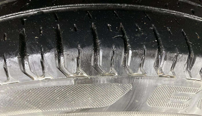 2019 Maruti Swift VDI AMT, Diesel, Automatic, 36,863 km, Right Front Tyre Tread