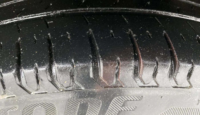 2019 Maruti Swift VDI AMT, Diesel, Automatic, 36,863 km, Left Front Tyre Tread