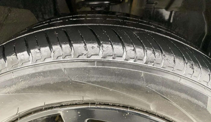 2022 Nissan MAGNITE XV MT, Petrol, Manual, 39,254 km, Right Front Tyre Tread