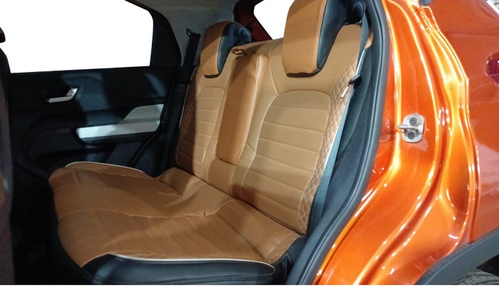 2021 Tata PUNCH CREATIVE  1.2 RTN DUAL TONE, Petrol, Manual, 10,538 km, Right Side Rear Door Cabin