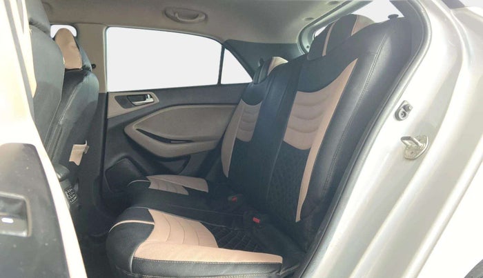 2017 Hyundai Elite i20 MAGNA 1.2, Petrol, Manual, 48,415 km, Right Side Rear Door Cabin