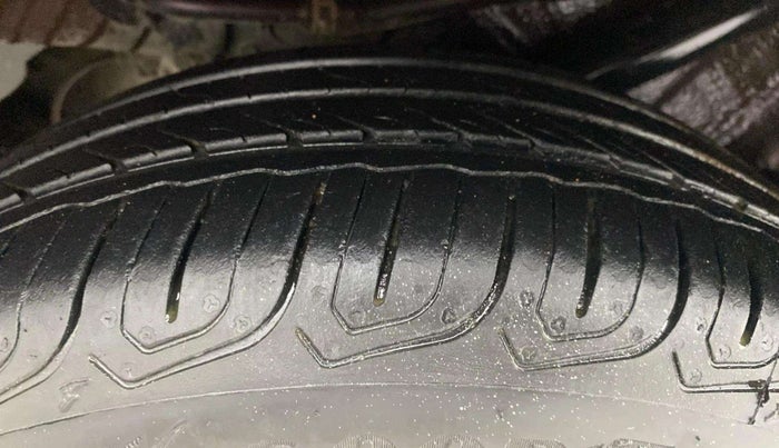 2015 Honda Amaze 1.2L I-VTEC SX, Petrol, Manual, 43,817 km, Left Rear Tyre Tread