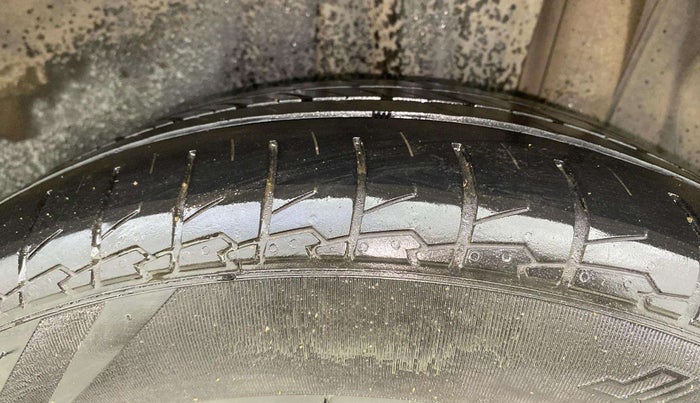 2016 Maruti S Cross DELTA 1.3, Diesel, Manual, 68,117 km, Left Rear Tyre Tread