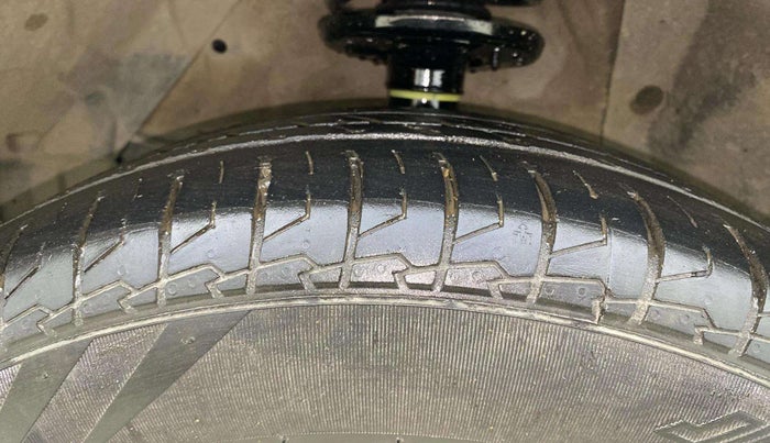 2016 Maruti S Cross DELTA 1.3, Diesel, Manual, 68,117 km, Left Front Tyre Tread
