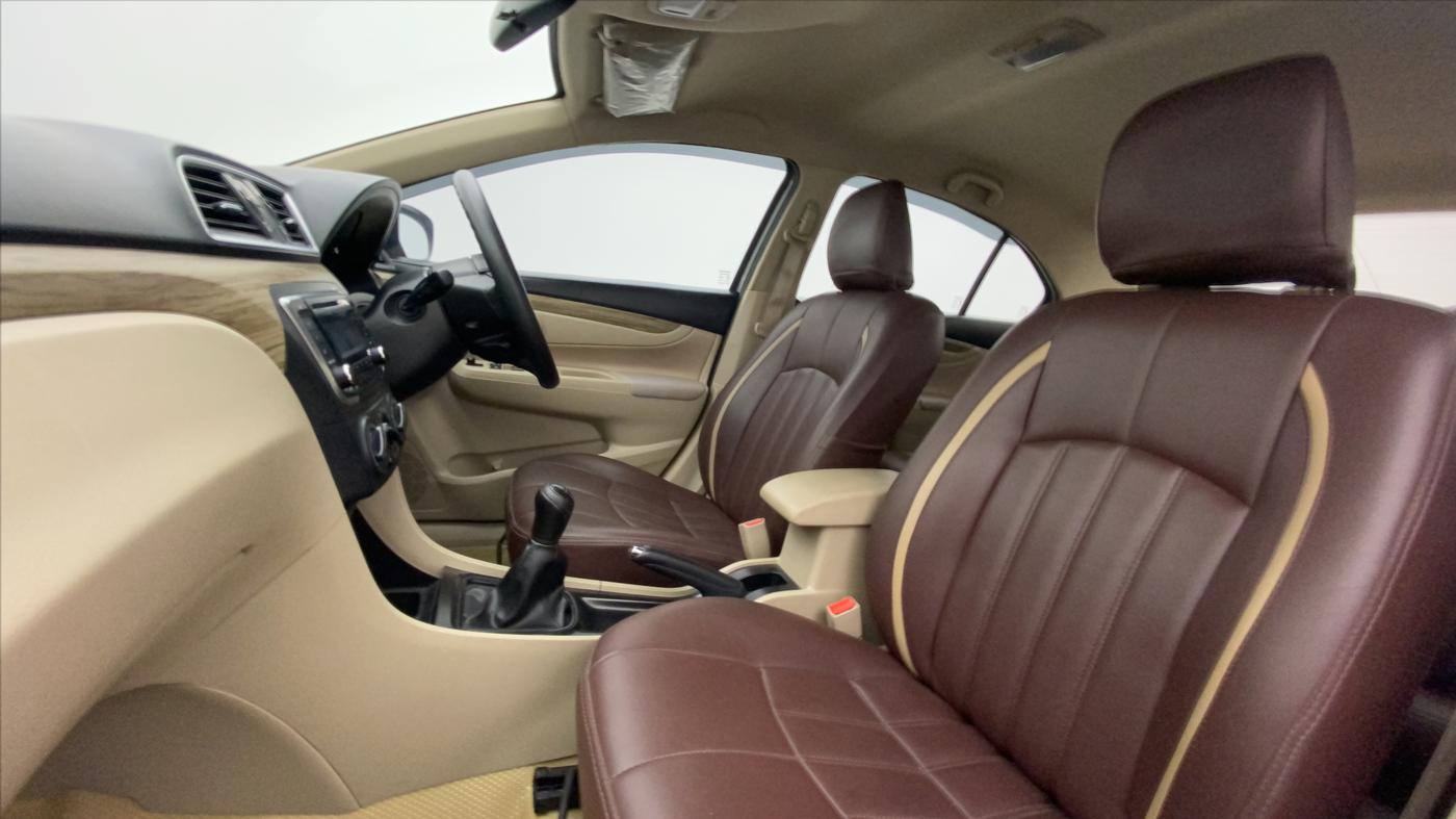 2020 Maruti Ciaz SIGMA 1.5 SHVS MT  PETROL, Petrol, Manual, 67,336 km, Right Side Front Door Cabin