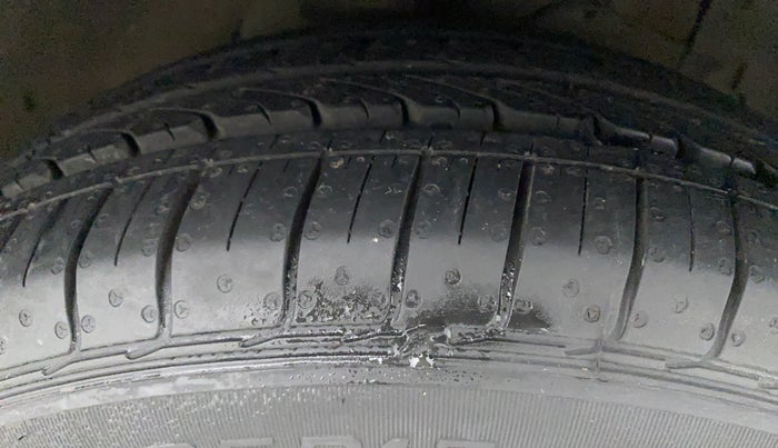 2020 Maruti Ciaz SIGMA 1.5 SHVS MT  PETROL, Petrol, Manual, 67,336 km, Right Front Tyre Tread