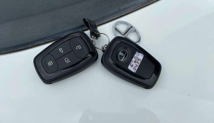 2022 Tata TIGOR XZ PLUS CNG, CNG, Manual, 12,949 km, Key Close Up