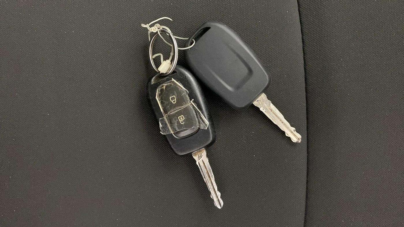 2020 Renault TRIBER RXL MT, Petrol, Manual, 59,256 km, Key Close Up