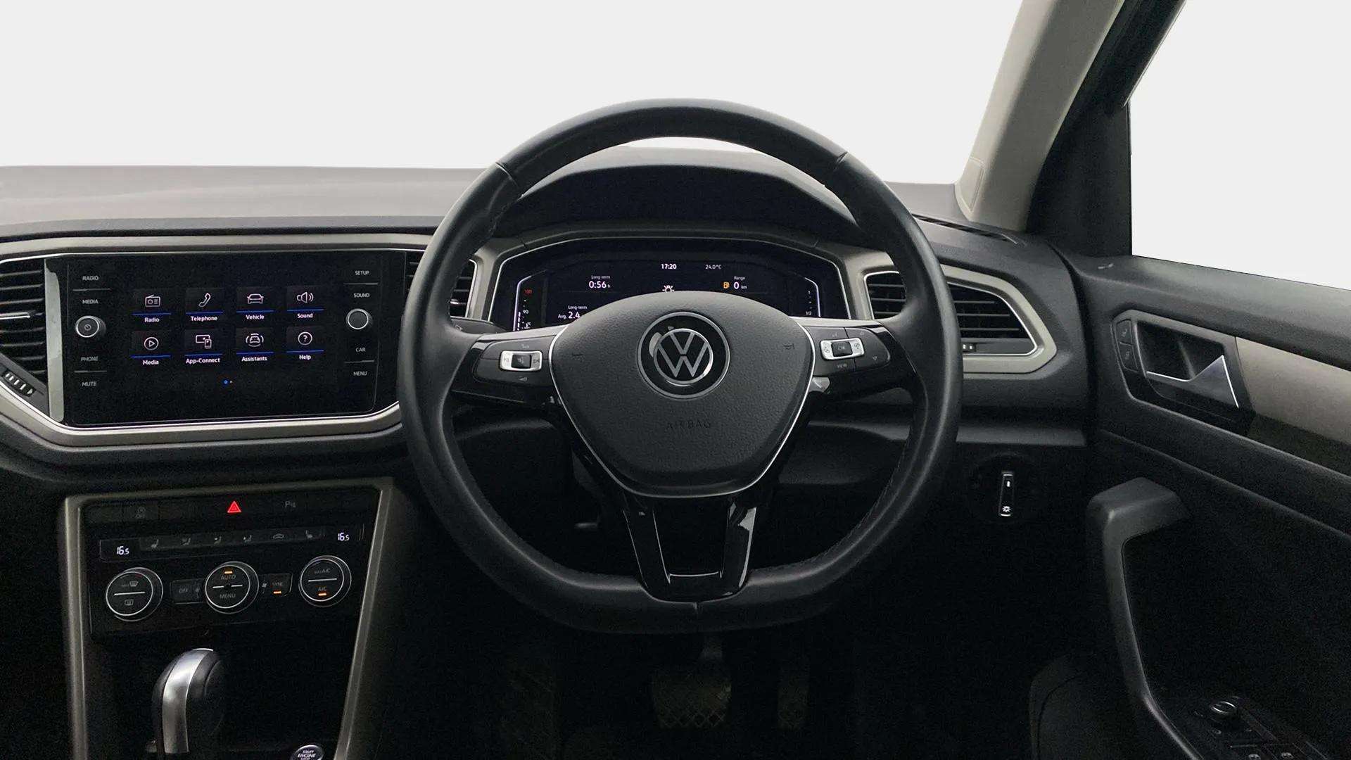 Steering-wheel-close-up-29