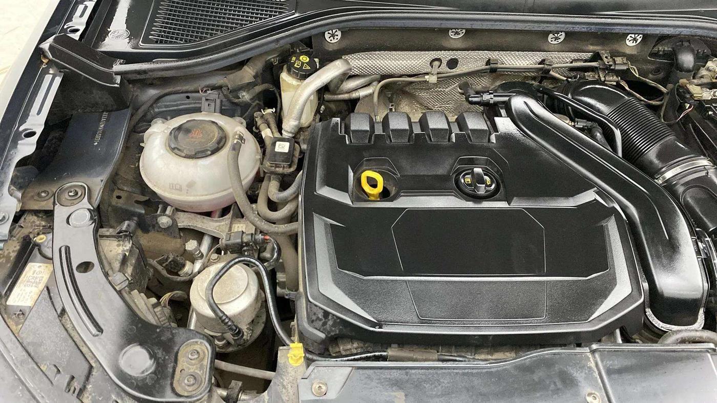 2021 Volkswagen T-ROC 1.5 TSI AT, Petrol, Automatic, 27,399 km, Engine View - Right