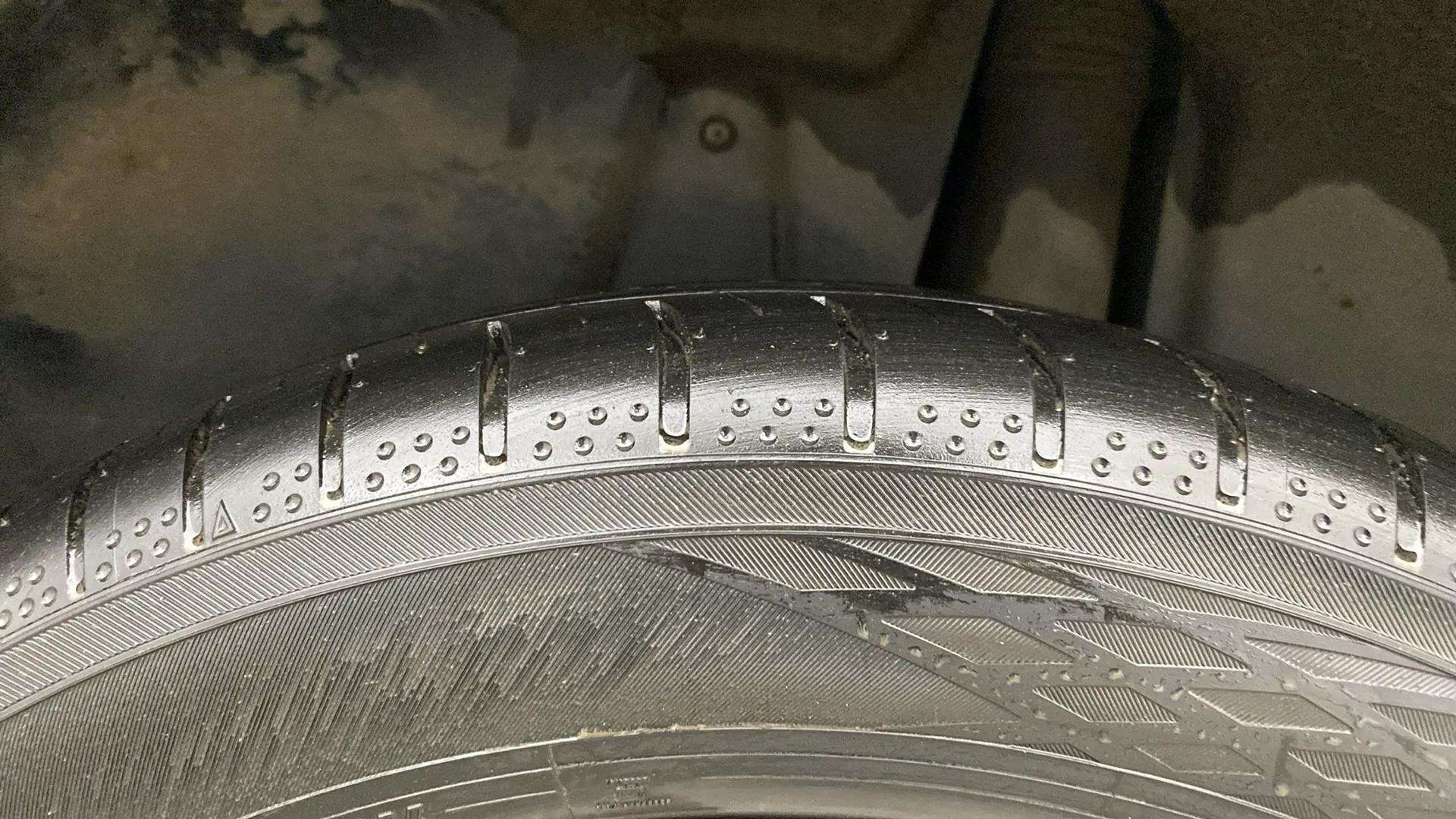 LHS-Rear-Tyre-Tread-21