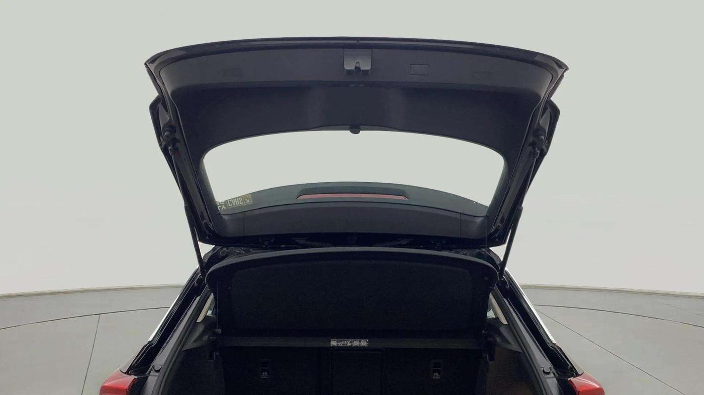 2021 Volkswagen T-ROC 1.5 TSI AT, Petrol, Automatic, 27,399 km, Boot Door Open