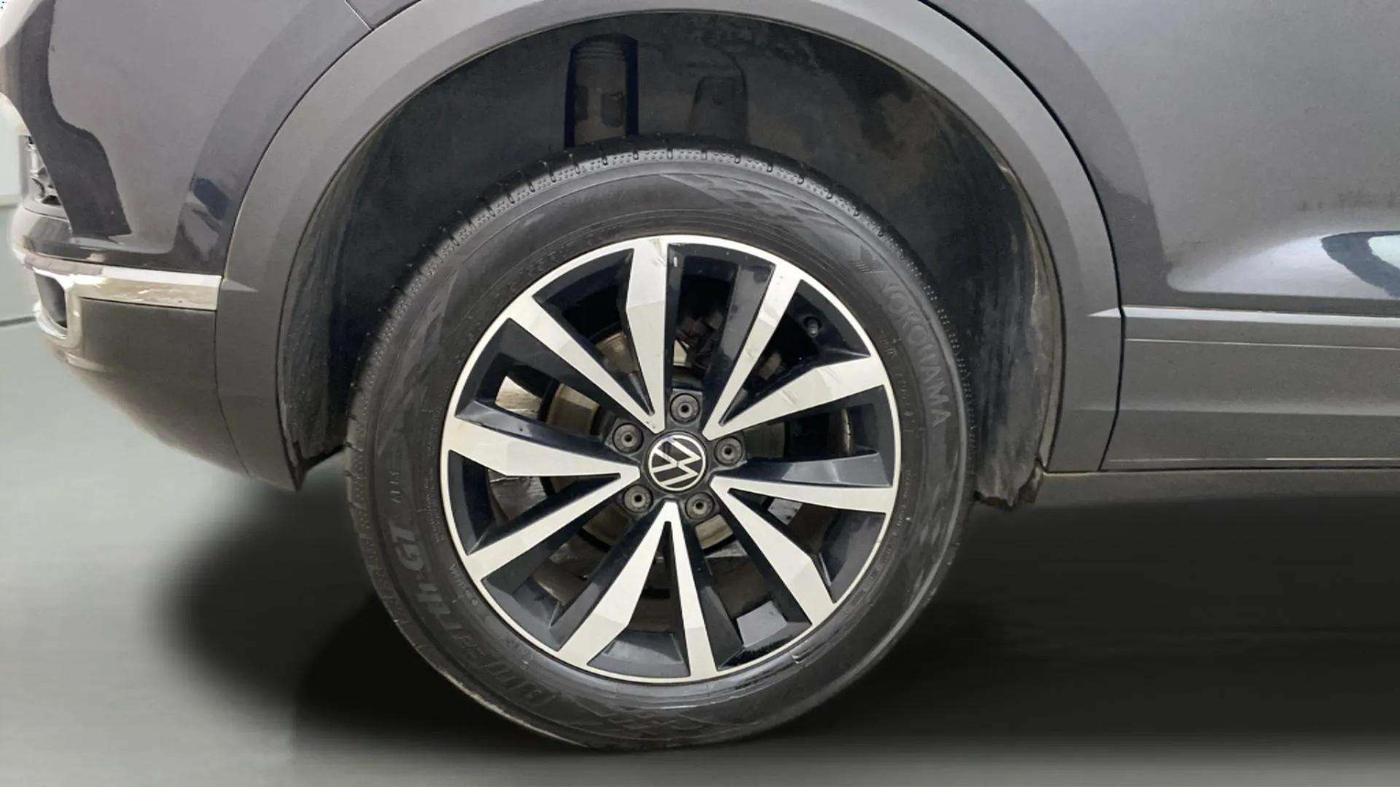 2021 Volkswagen T-ROC 1.5 TSI AT, Petrol, Automatic, 27,399 km, Right Rear Wheel